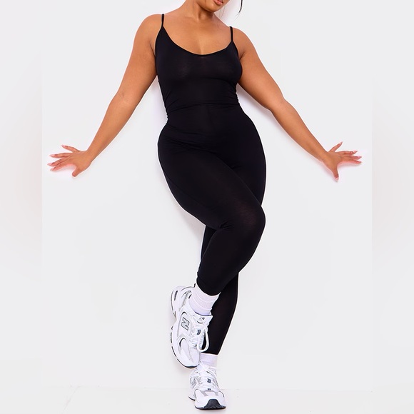 PrettyLittleThing PLUS BLACK BASIC STRAPPY PLUNGE JUMPSUIT - Picture 2 of 2